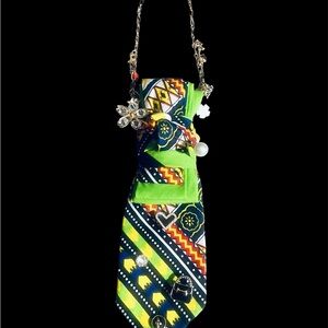 Vibrant Green and Yellow Patterned Tie with Gold Chain